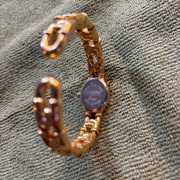 HW71 JOAN RIVERS WATCH BANGLE display picture 1